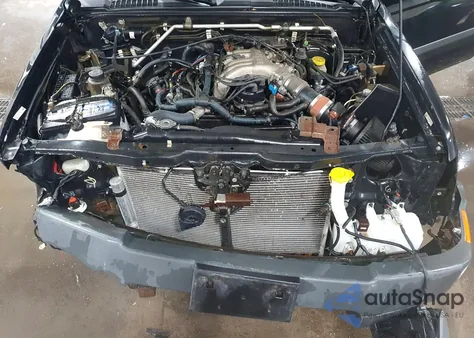 2004 Nissan Xterra Xe z USA, uszkodzony, nr VIN 5N1ED28Y94C683090